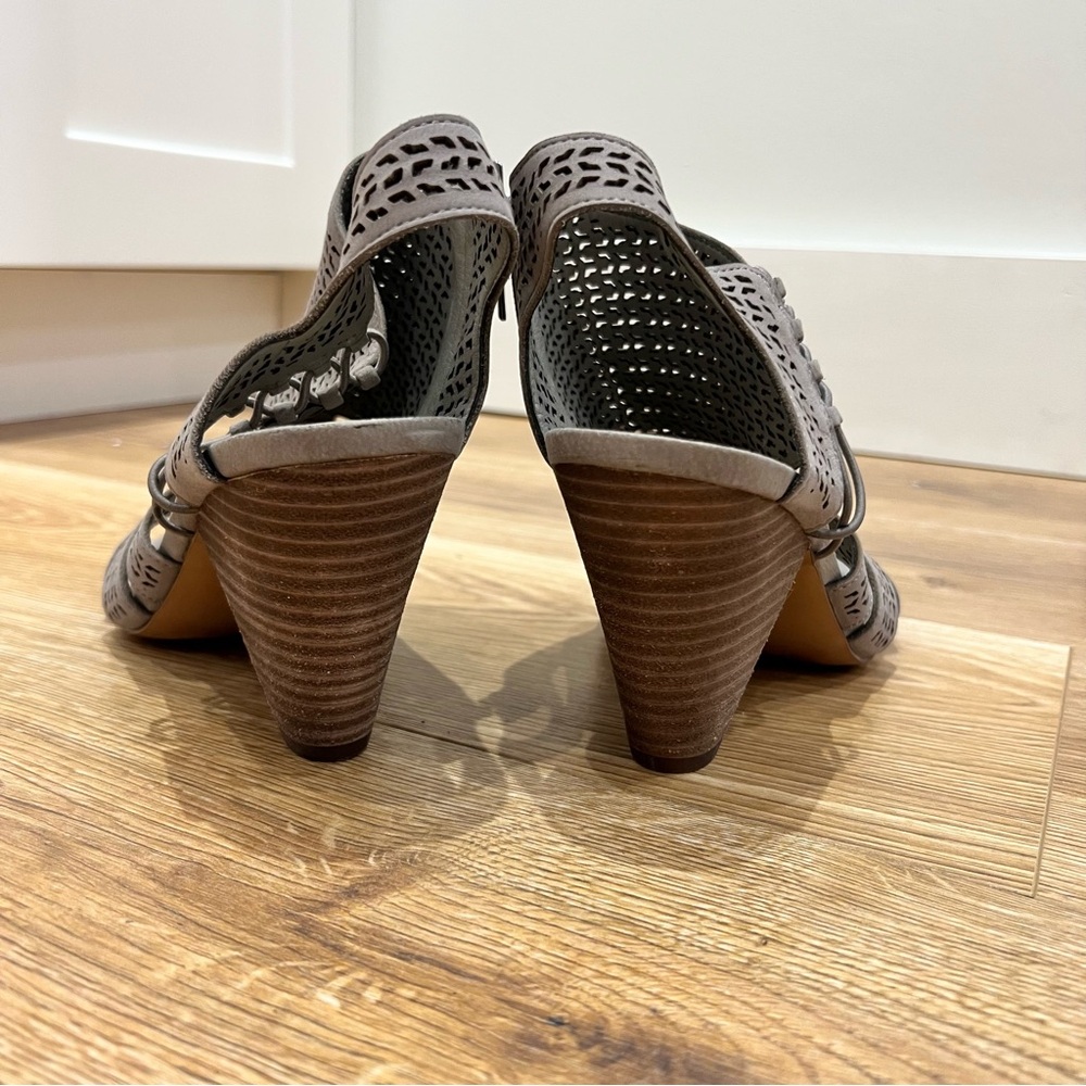 Vince Camuto Grey Peep Toe Sling Back Block Heel Sandals Women’s 11 - Picture 9 of 16